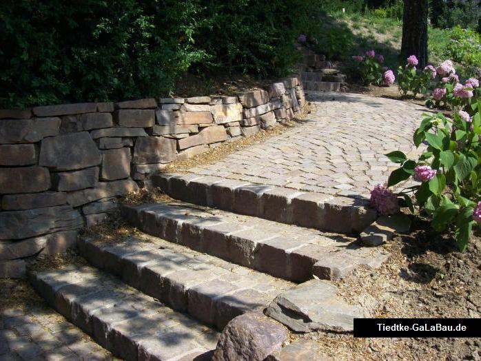 Naturstein-Treppe